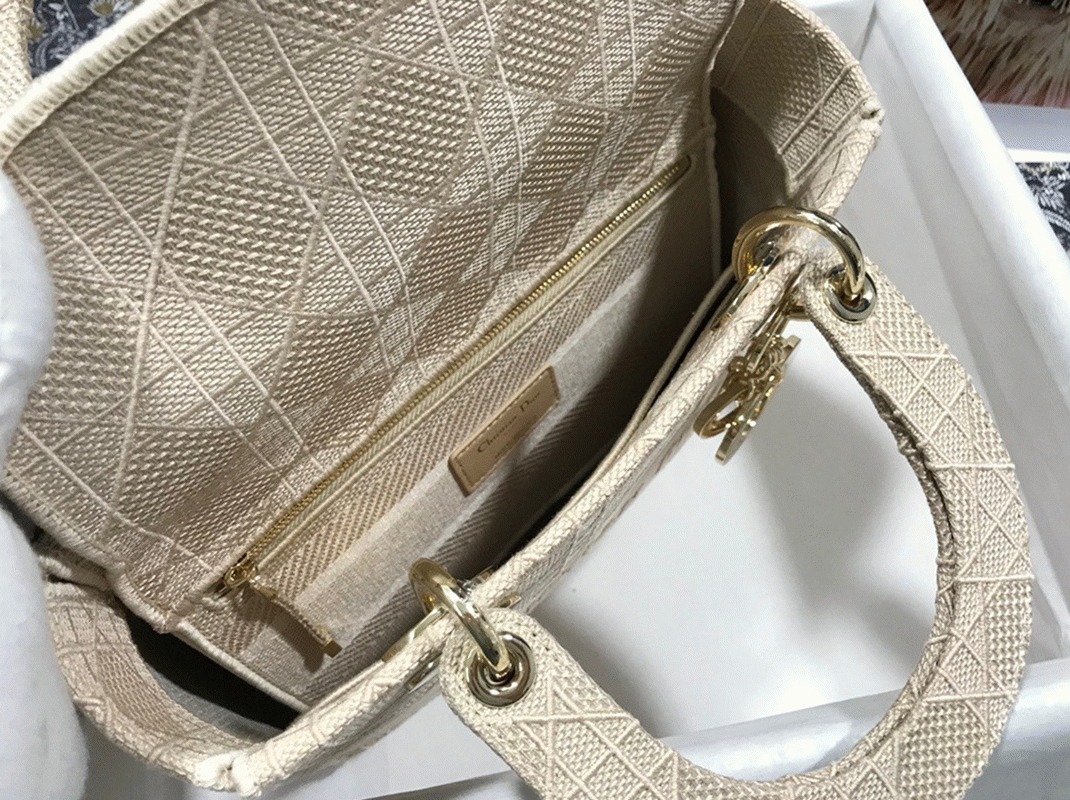 Dior Lady D-Lite Medium Bag Knockoff in Beige Cannage Embroidered Canvas angle 3