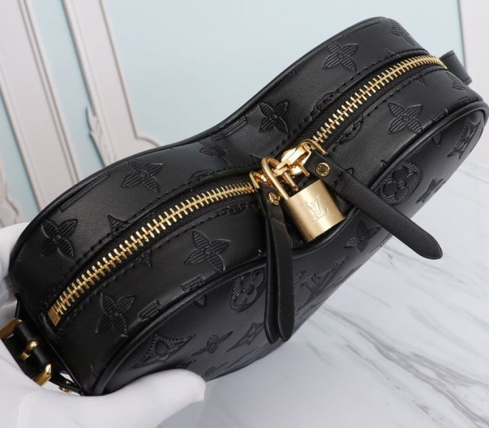 Louis Vuitton Monogram Empreinte Game On Coeur Bag In Black angle 4
