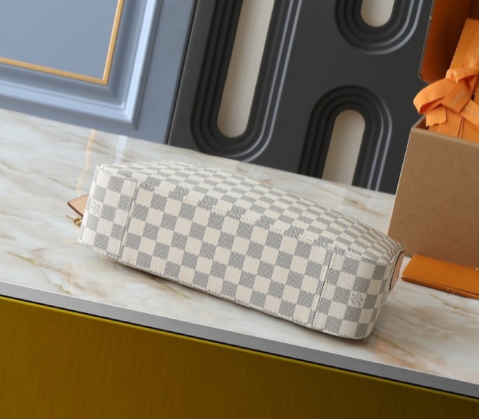 LV Damier Azur Slouchy PM angle 4