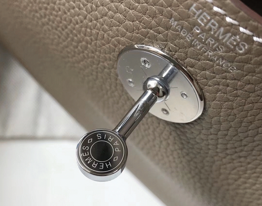 Designer replica Hermes Lindy 26cm handbag in taupe grey angle 3