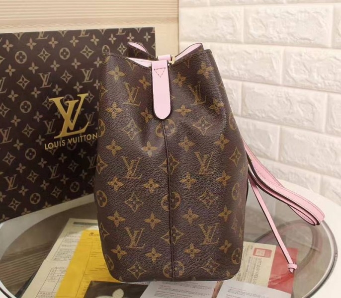 Louis Vuitton Monogram Canvas NeoNoe MM Bag In Rose Poudre angle 4