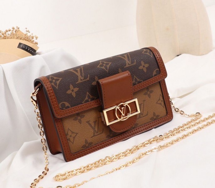 Louis Vuitton Monogram Reverse Canvas Dauphine Chain Wallet angle 2