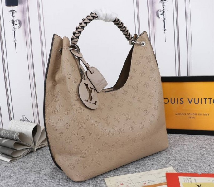 LV Mahina Carmel Hobo In Galet Gray angle 2