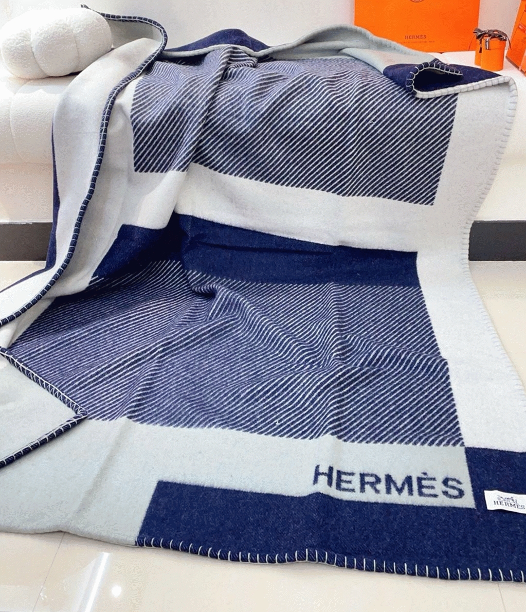 Fake Hermes H Riviera blanket in marine wool and cashmere angle 2