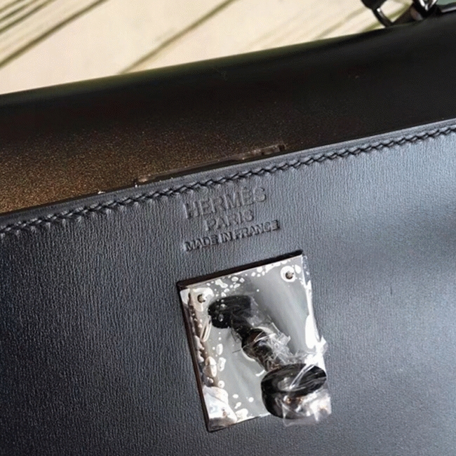 Black Box Knockoff Hermes Kelly 35cm Structured Handbag angle 4