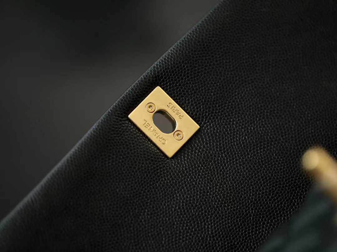 CHANEL COCO HADNLE angle 4