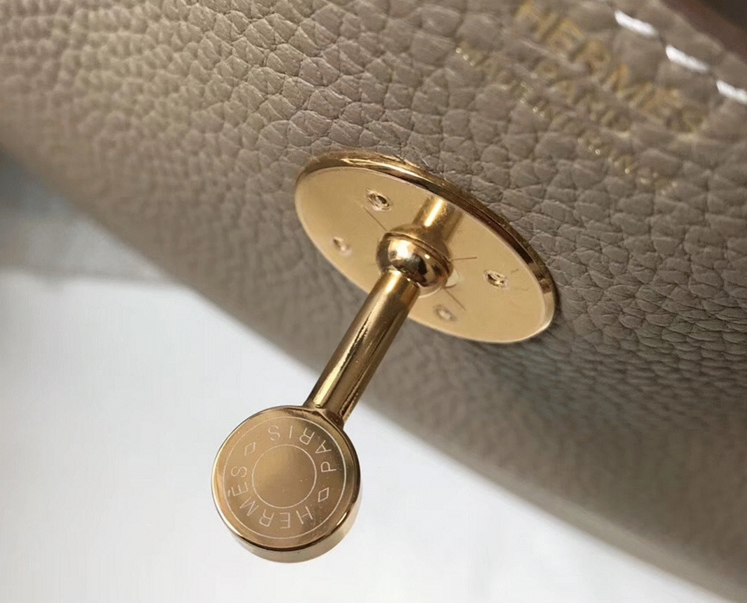 Knockoff Hermes Lindy 30cm bag in gris tourterelle tone angle 4