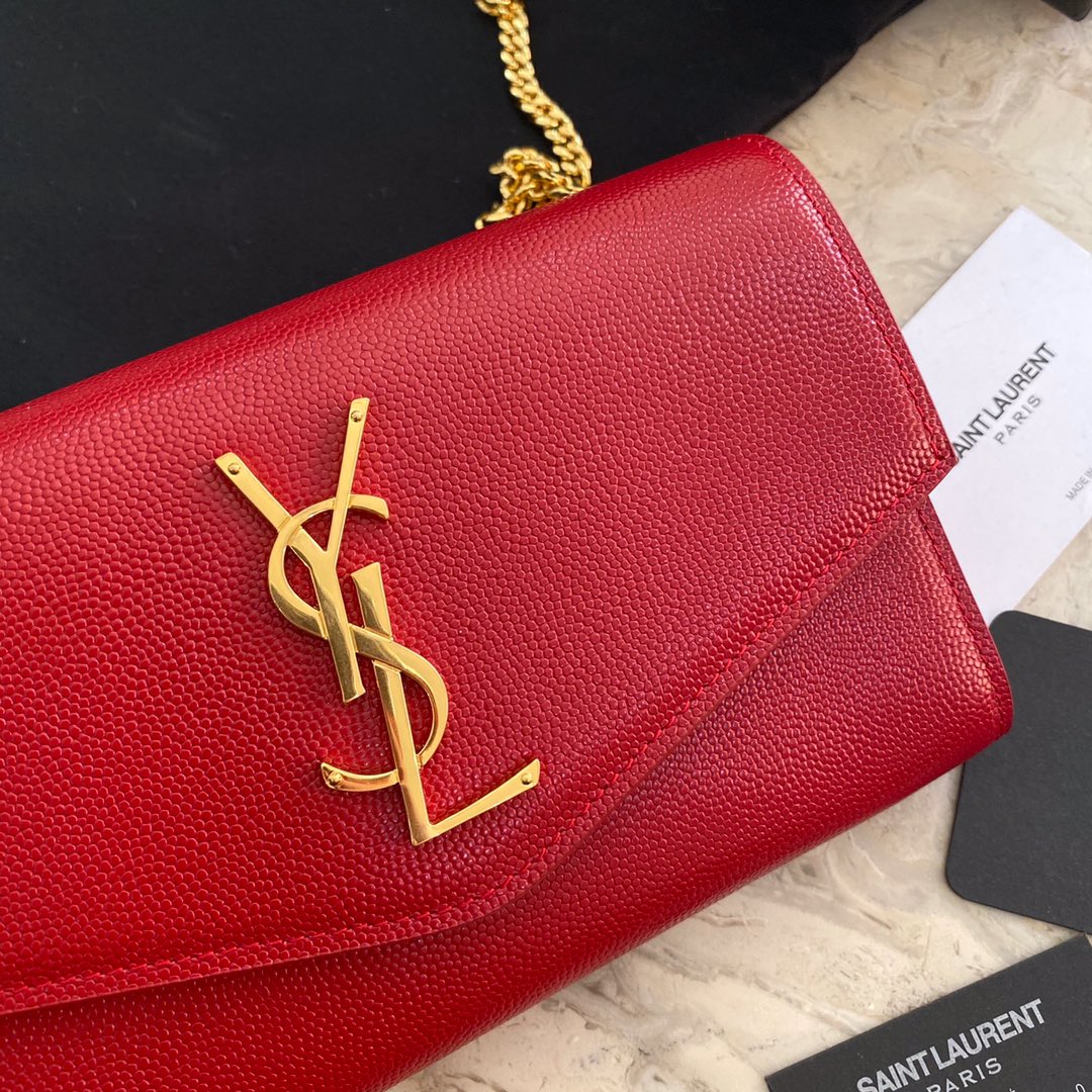 UPTOWN CHAIN WALLET IN CROCODILE-EMBOSSED SHINY LEATHER angle 5
