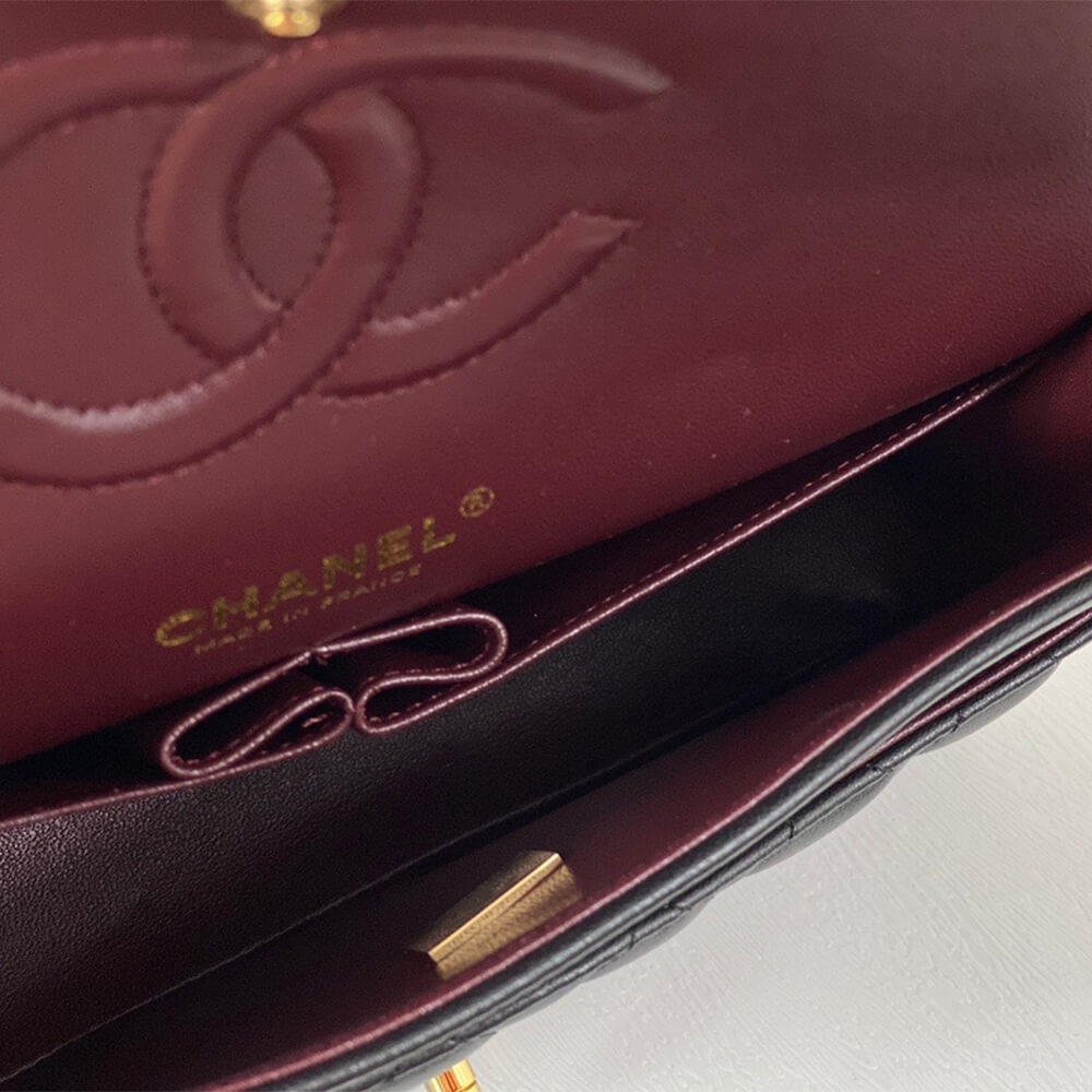 Chanel Classic handbag medium (High-end grade) angle 4