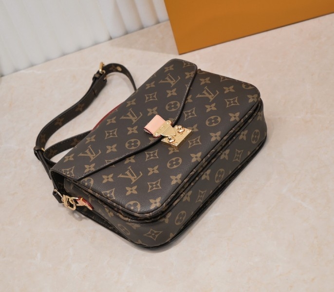 LV Monogram Canvas Metis M44875 angle 4