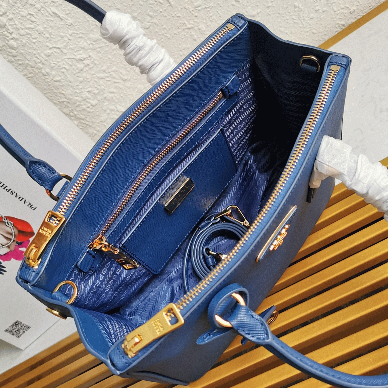 Bluette Prada Galleria Medium Bag Knockoff angle 4