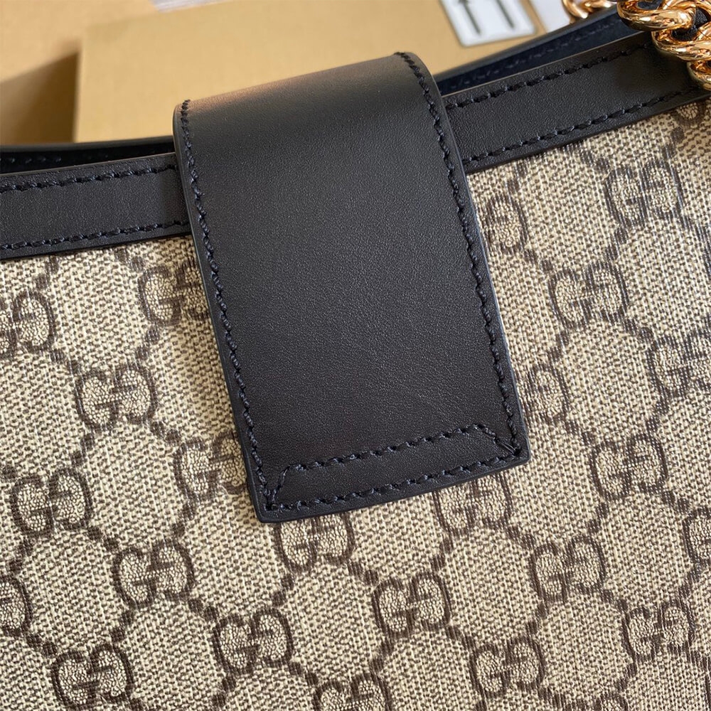Padlock medium GG shoulder bag angle 4