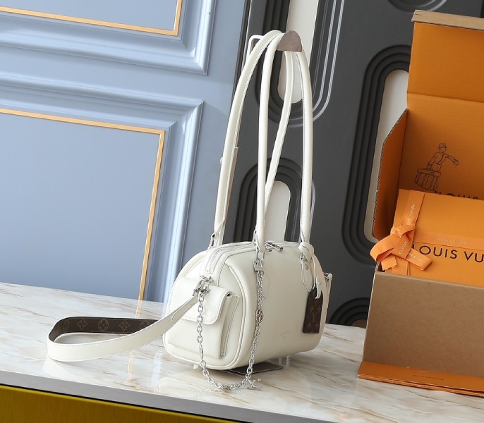 Vibe Speedy Cargo In Optic White angle 2