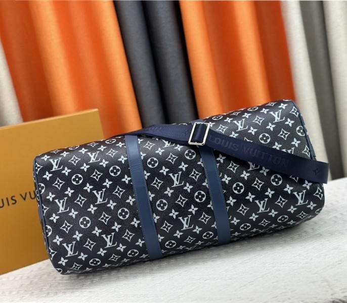 Louis Vuitton Monogram Gradient Canvas Keepall Bandouliere 50 In Navy Blue angle 5