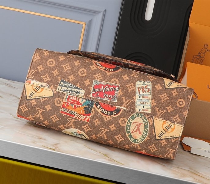 Louis Vuitton Flight Mode Onthego Voyage angle 2