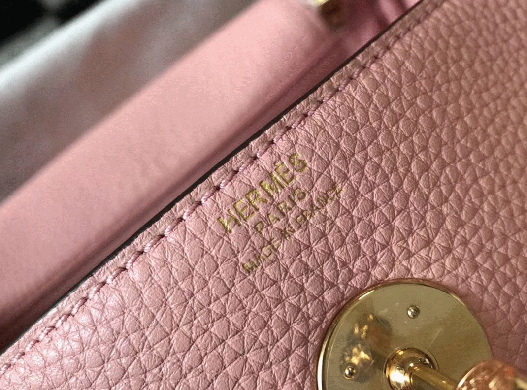 Knockoff Hermes Lindy 30cm bag in pink color angle 3