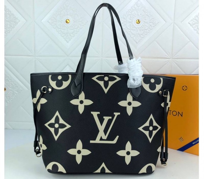 Louis Vuitton Neverfull MM Tote In Black