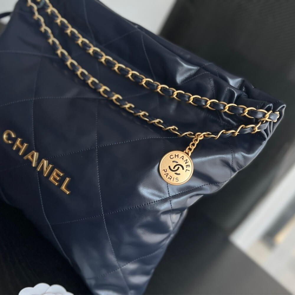 CHANEL 22 Bag(high-end grade) angle 4