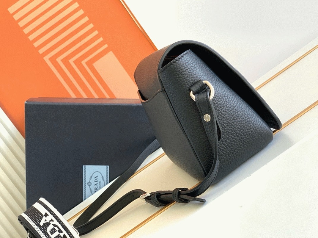 Prada Flap Shoulder Bag Knockoff in Black angle 5