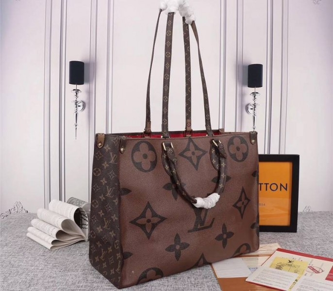 Louis Vuitton Giant Canvas Onthego GM Tote angle 3