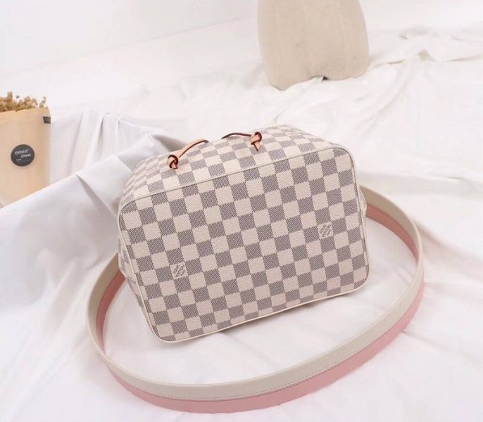 Louis Vuitton Damier Azur NeoNoe MM Bag angle 4