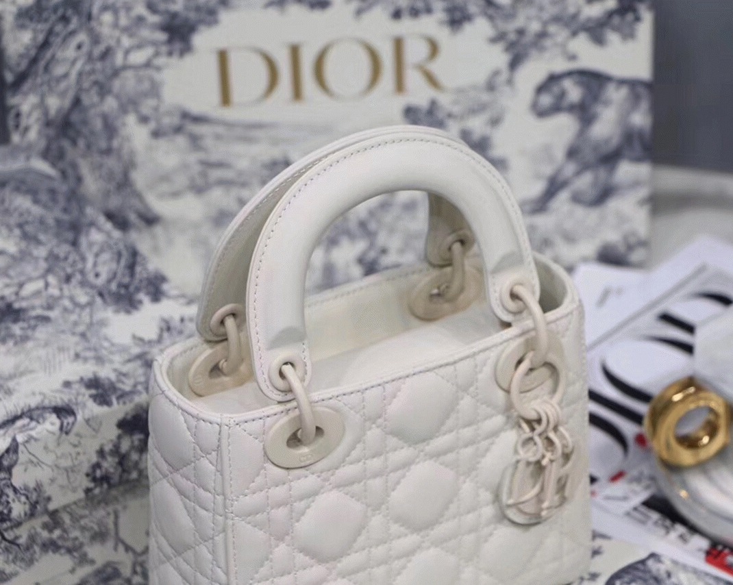 Dior Lady Dior Mini Chain Bag Fake in White angle 4