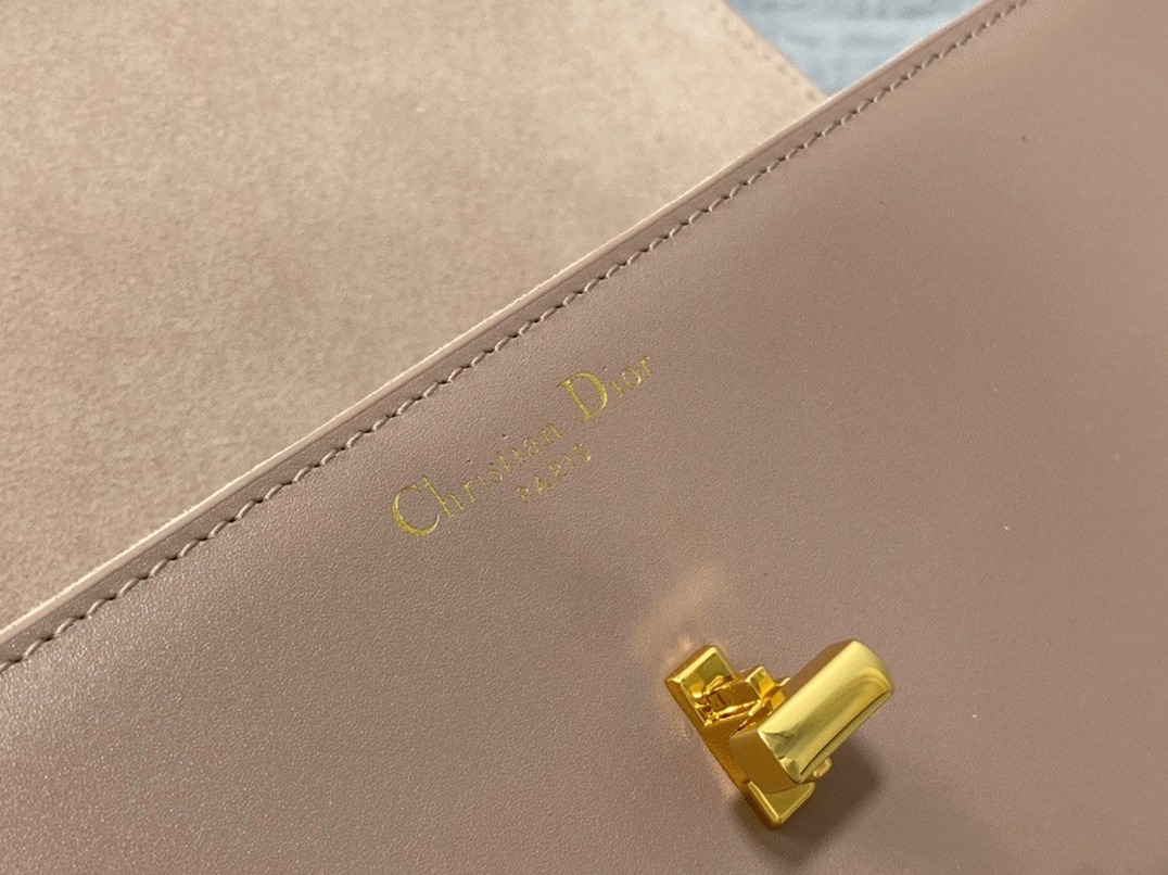 Dior 30 Montaigne Avenue Bag Fake in Heritage Pink Box Calfskin angle 4