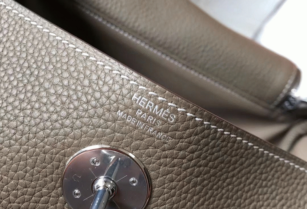 Designer replica Hermes Lindy 26cm handbag in taupe grey angle 4