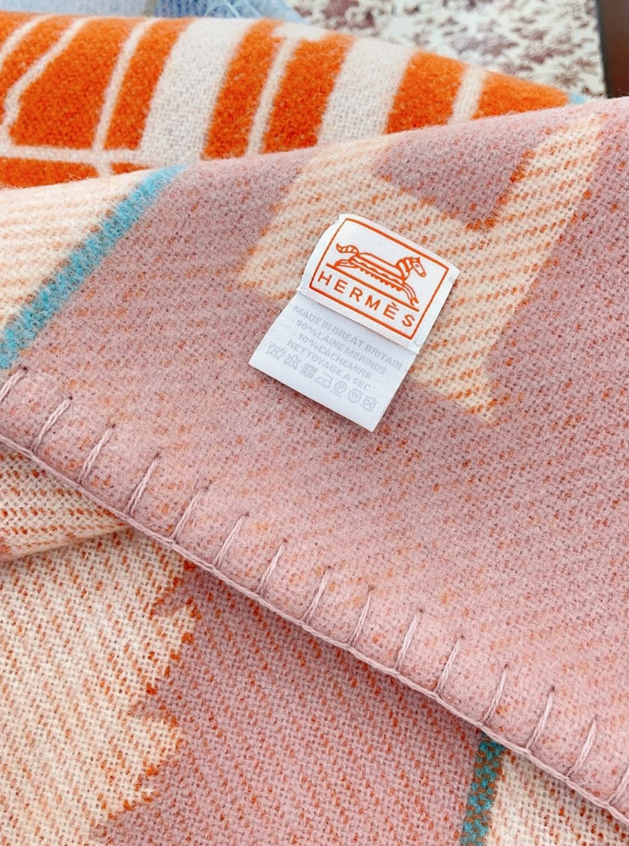 Faux Hermes Avalon Epopee blanket in mandarine wool and cashmere angle 4