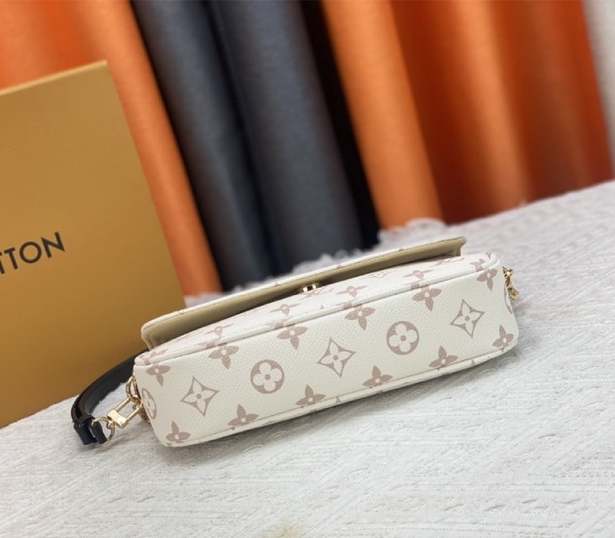 Louis Vuitton Monogram Dune Canvas Ivy Wallet With Chain And Strap angle 4