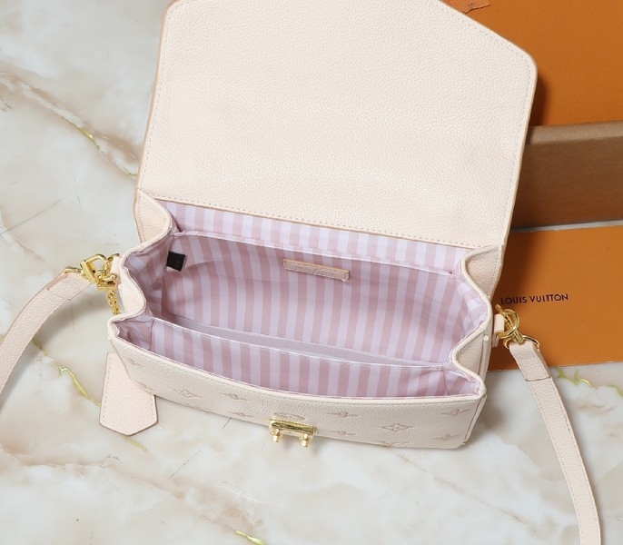 LV Metis Pochette Eden angle 5
