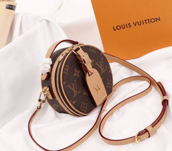Louis Vuitton Monogram Canvas Mini Boite Chapeau angle 2