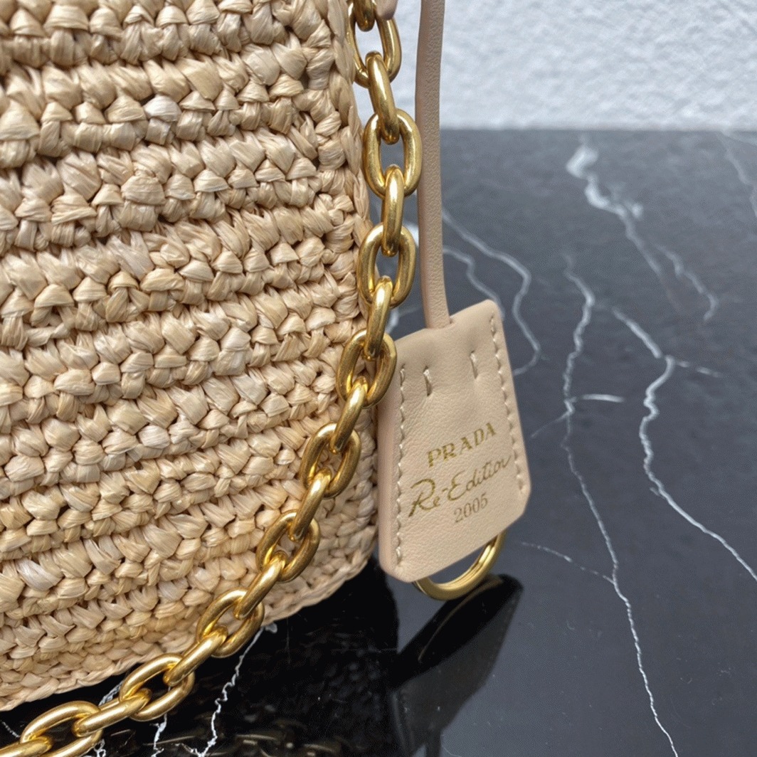 Prada Re-Edition Shoulder Bag Knockoff in Beige angle 4