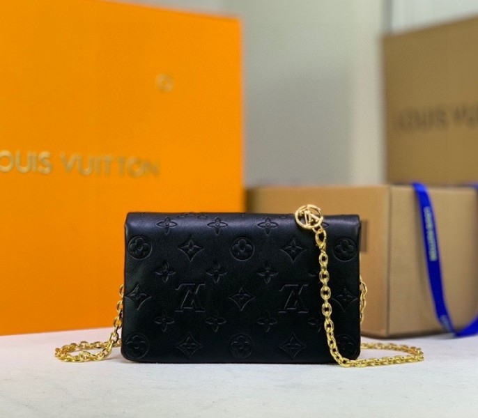Louis Vuitton Coussin Pochette In Black angle 4