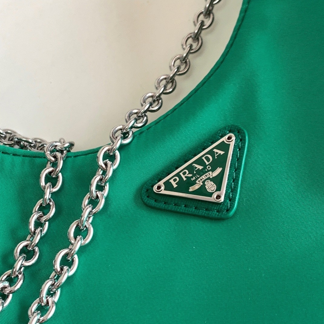Prada Re-Edition Shoulder Bag Replica in Green angle 2