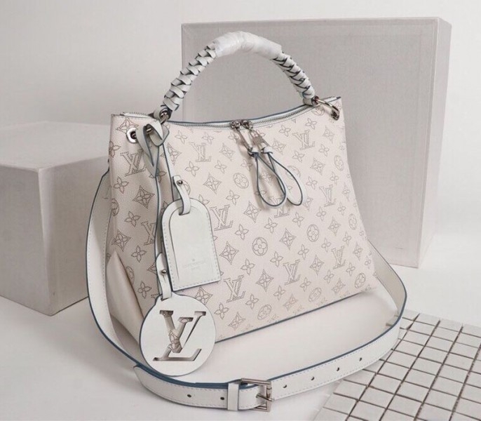 LV Mahina Beaubourg MM Hobo In Off White angle 2