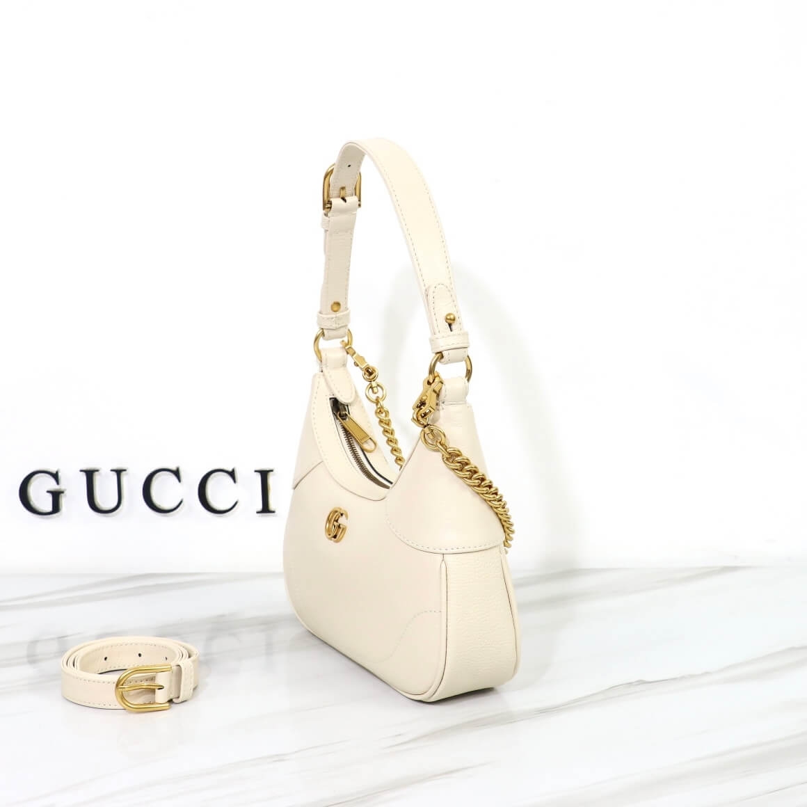 GUCCI DIANA SMALL SHOULDER BAG angle 3