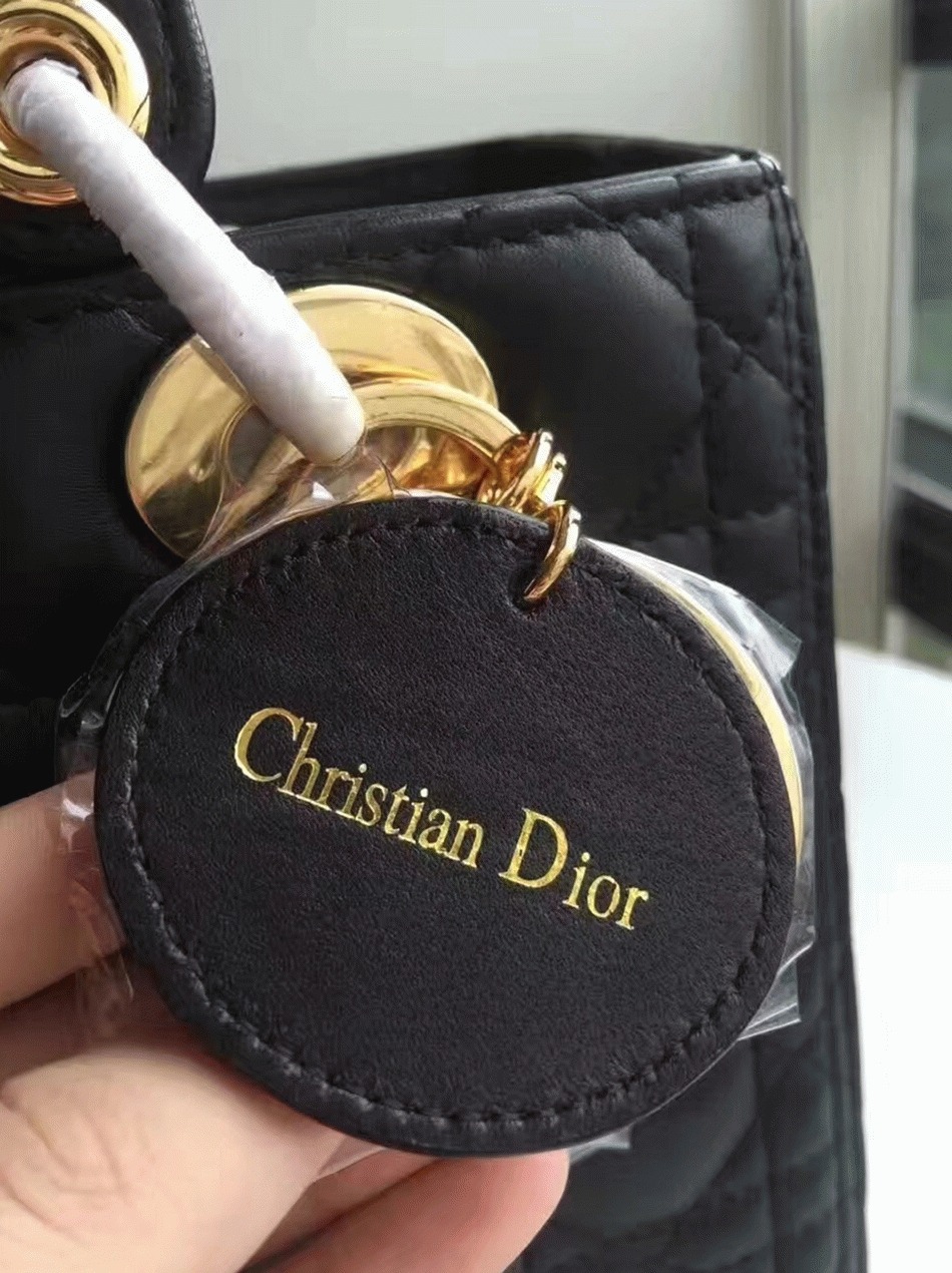 Dior Lady Dior Medium Bag in Black angle 3