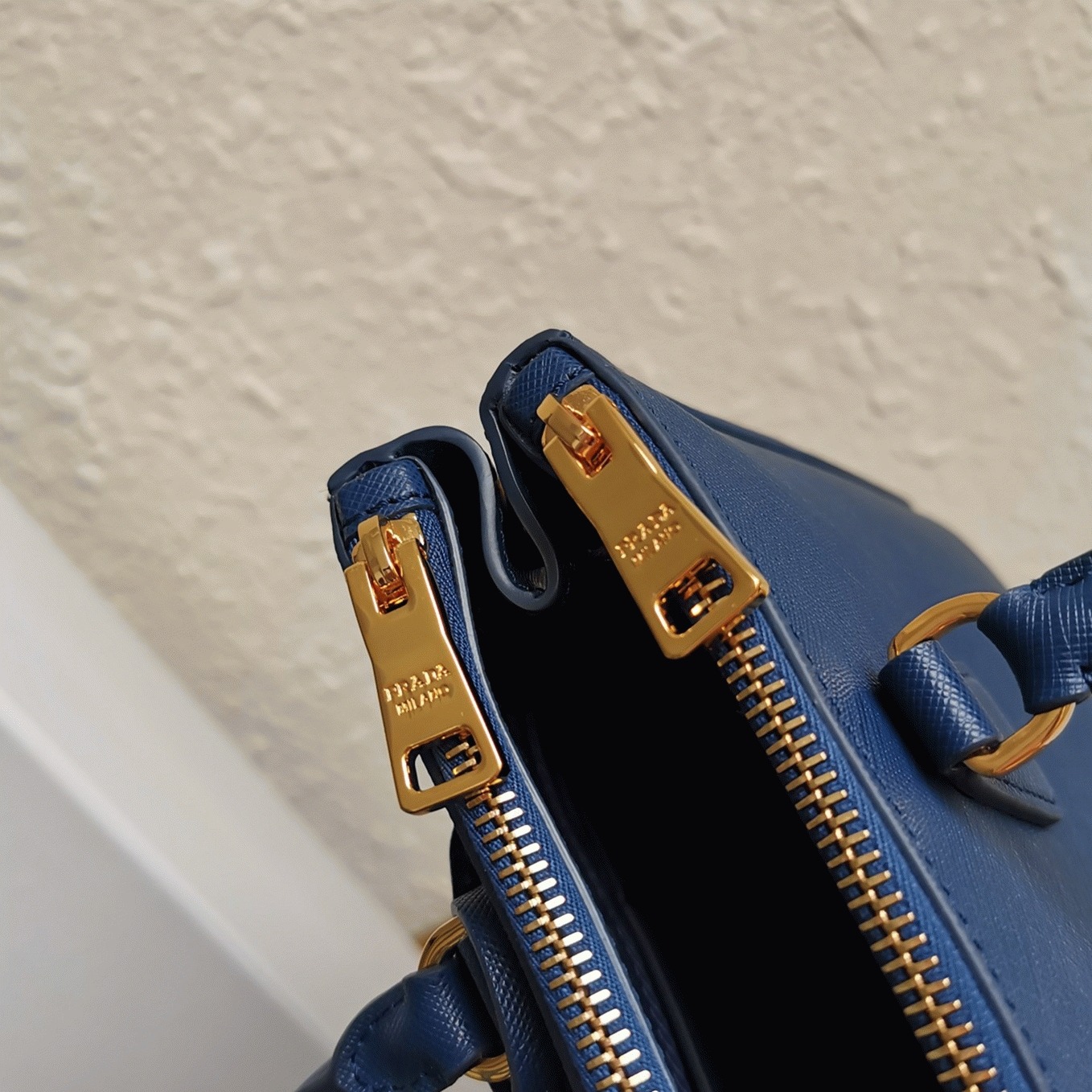 Bluette Prada Galleria Medium Bag Knockoff angle 2