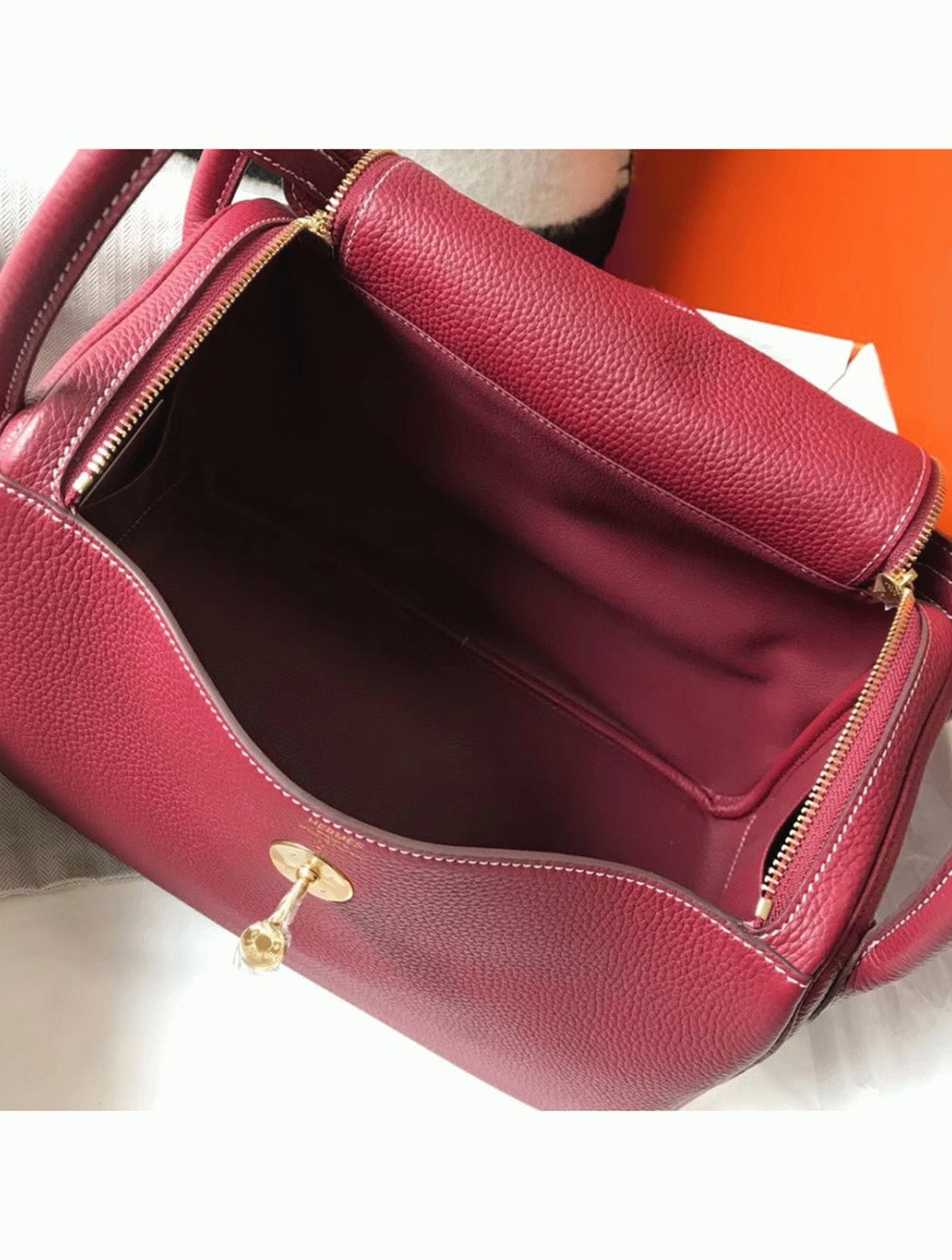 Replica Hermes Lindy 30cm bag in bordeaux color angle 4