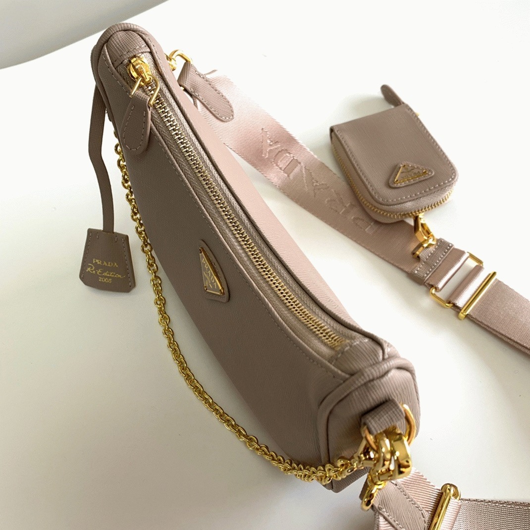 Prada Re-Edition 2005 Shoulder Bag Fake in Taupe angle 4