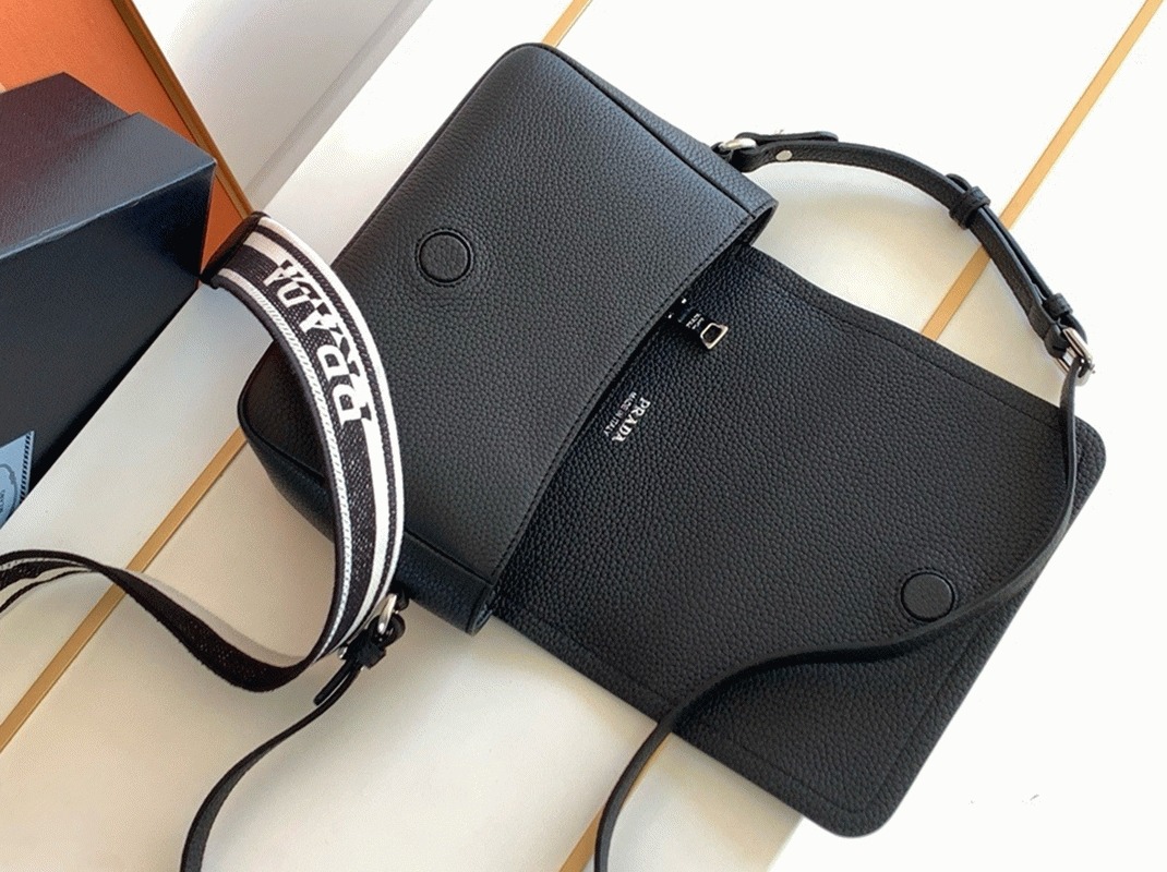 Prada Flap Shoulder Bag Knockoff in Black angle 2