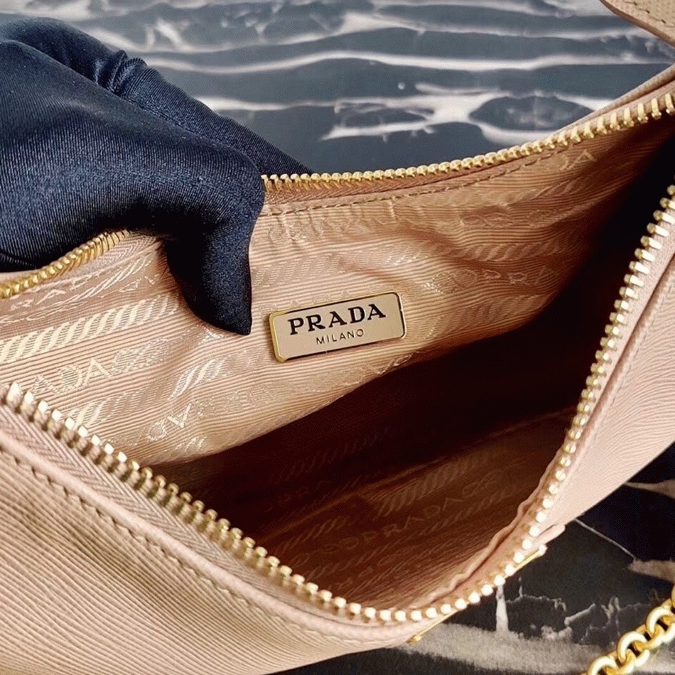 Prada Re-Edition Shoulder Bag Replica in Beige angle 5