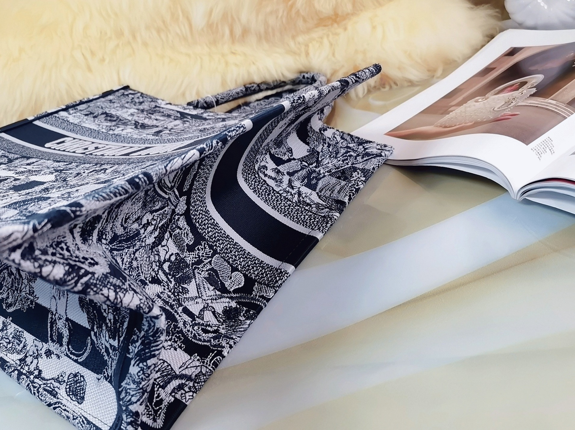 Dior Large Book Tote Bag Fake in Blue Toile de Jouy Stripes Embroidery angle 4