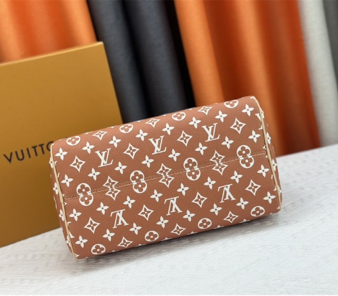 Louis Vuitton Speedy P9 Bandouliere 30 Bag In Camel angle 5