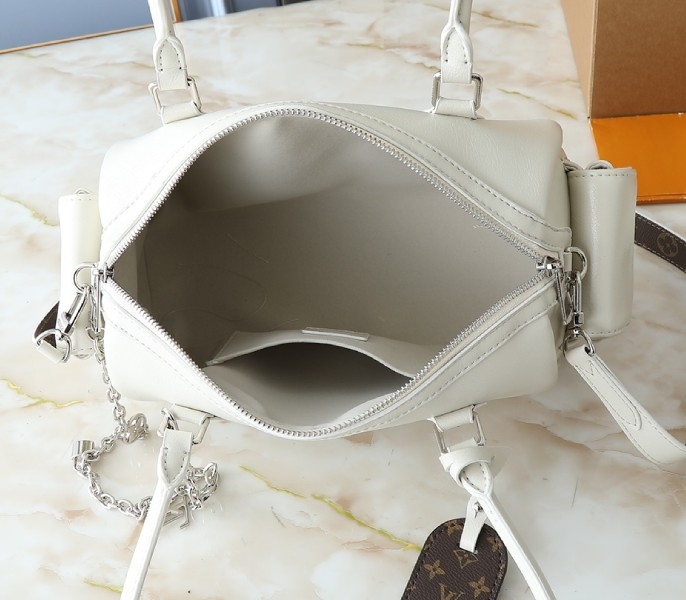 Vibe Speedy Cargo In Optic White angle 5