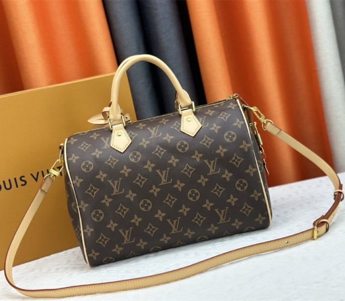 Louis Vuitton Monogram Canvas Speedy P9 Bandouliere 30 Bag angle 4