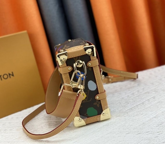 Louis Vuitton X YK Monogram Canvas Side Trunk angle 4