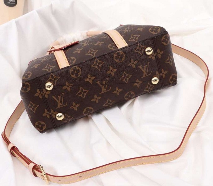 Louis Vuitton Monogram Canvas Soufflot BB Bag angle 4