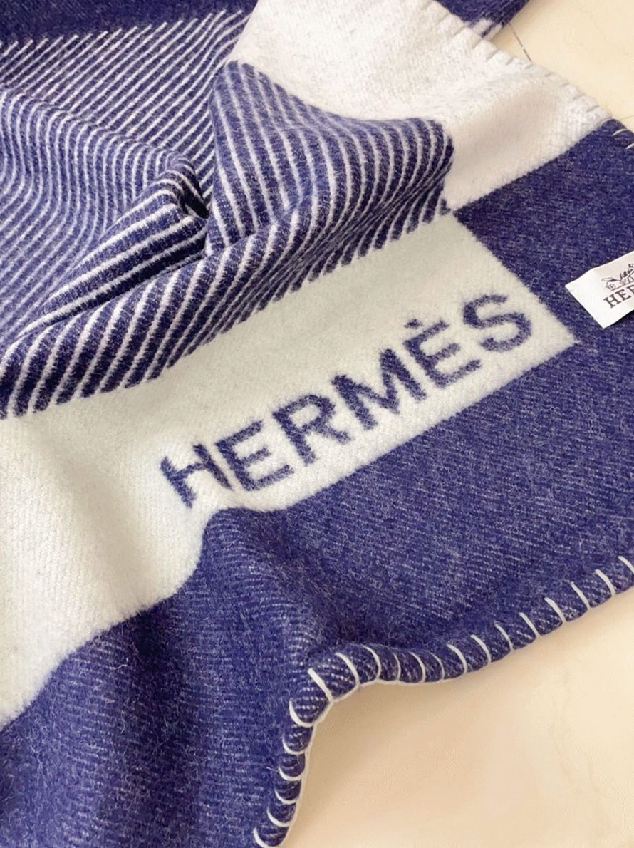 Fake Hermes H Riviera blanket in marine wool and cashmere angle 3